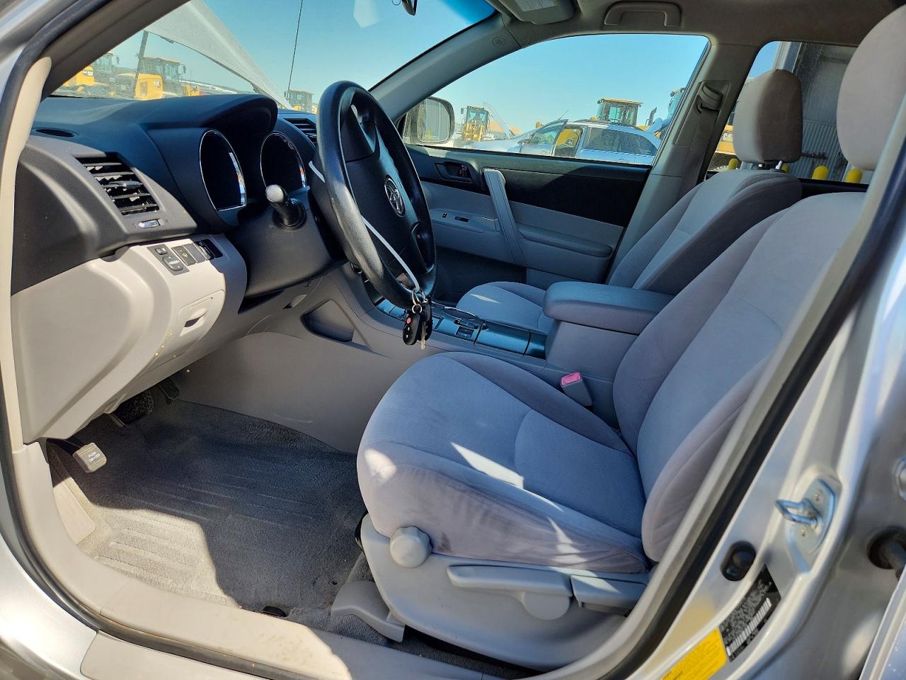 2008 Toyota Highlander Base Silver vin: JTEES41A382011505