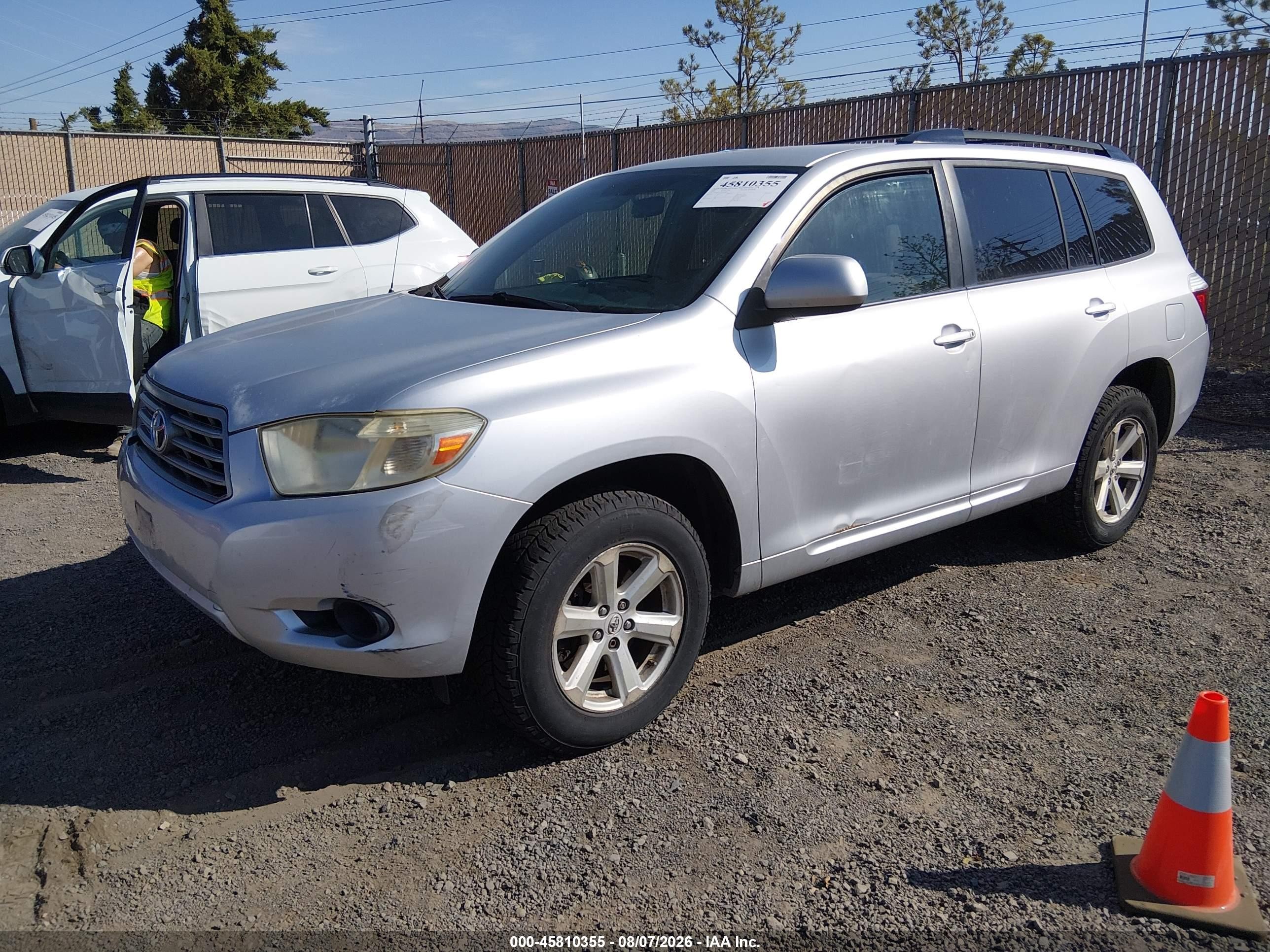 2008 Toyota Highlander   Silver vin: JTEES41A482038907