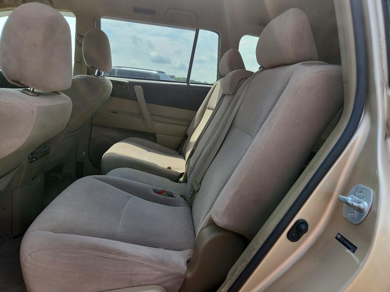 2008 Toyota Highlander Base Beige vin: JTEES41A582045221