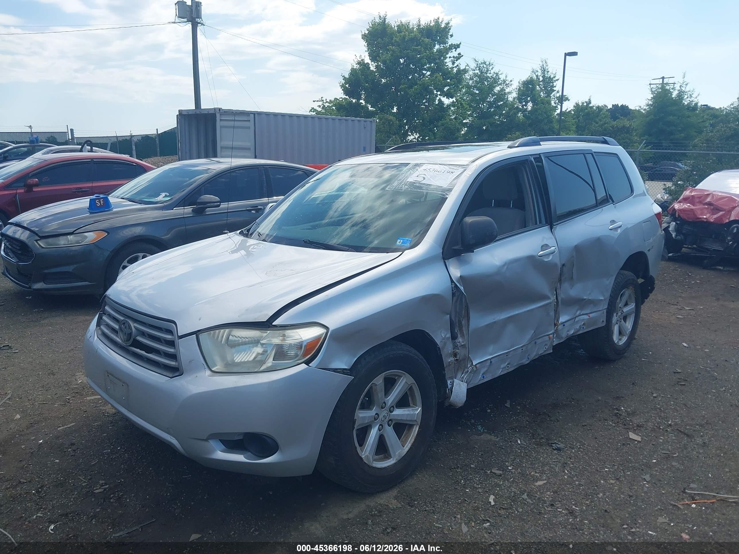 2009 Toyota Highlander   Silver vin: JTEES41A592117763