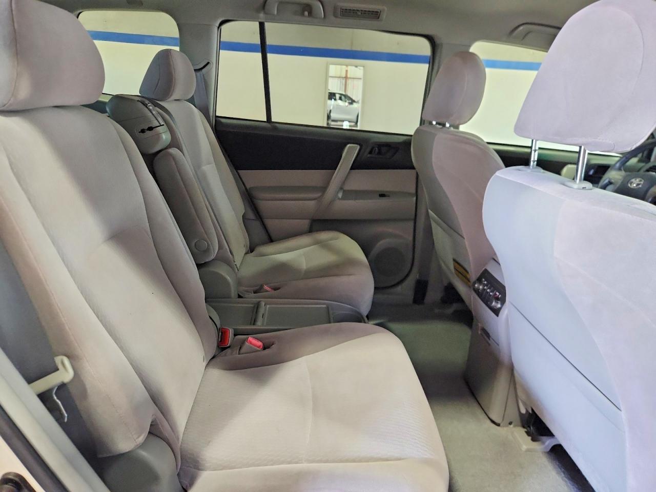 2009 Toyota Highlander Base Белый vin: JTEES41A592129167