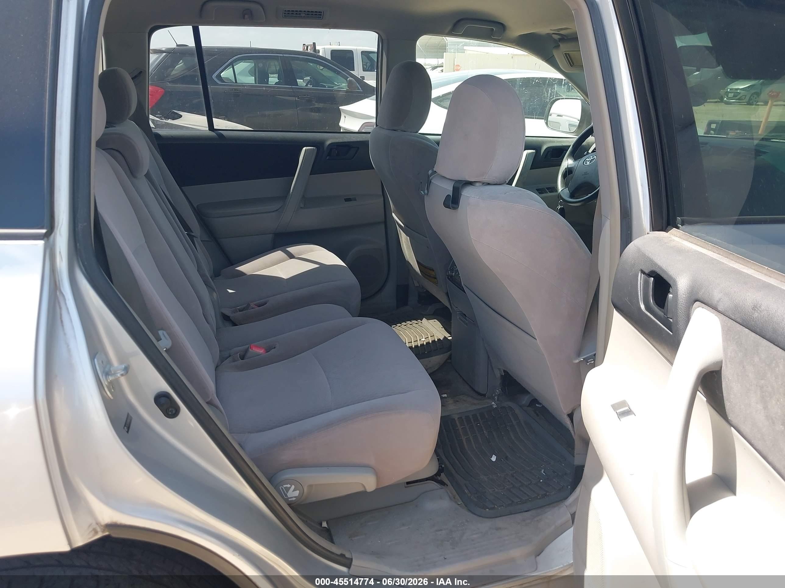 2008 Toyota Highlander   Silver vin: JTEES41A982069005