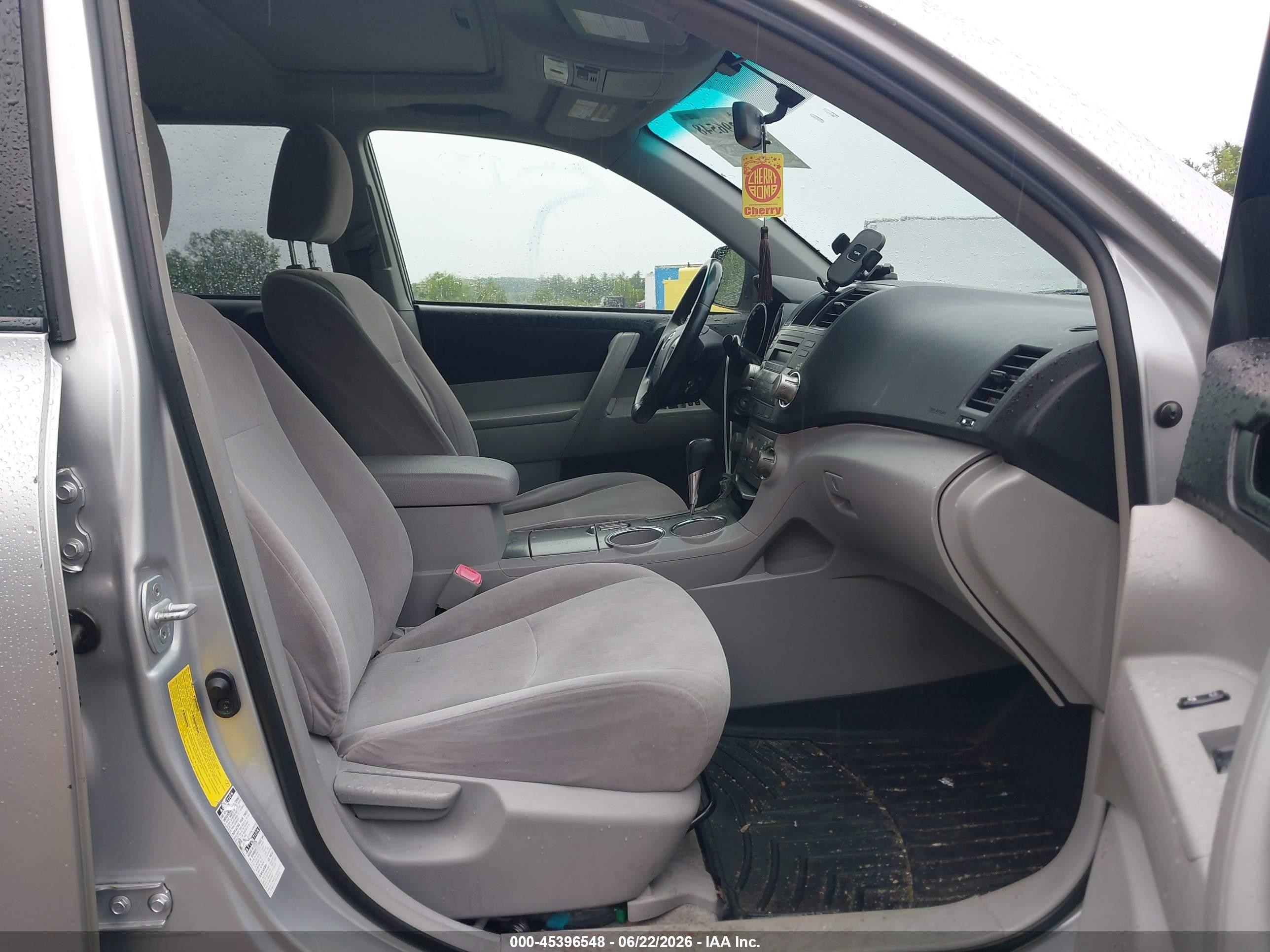 2009 Toyota Highlander   Silver vin: JTEES41A992125042