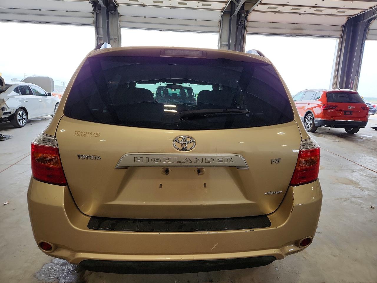2008 Toyota Highlander Base Tan vin: JTEES41AX82039415