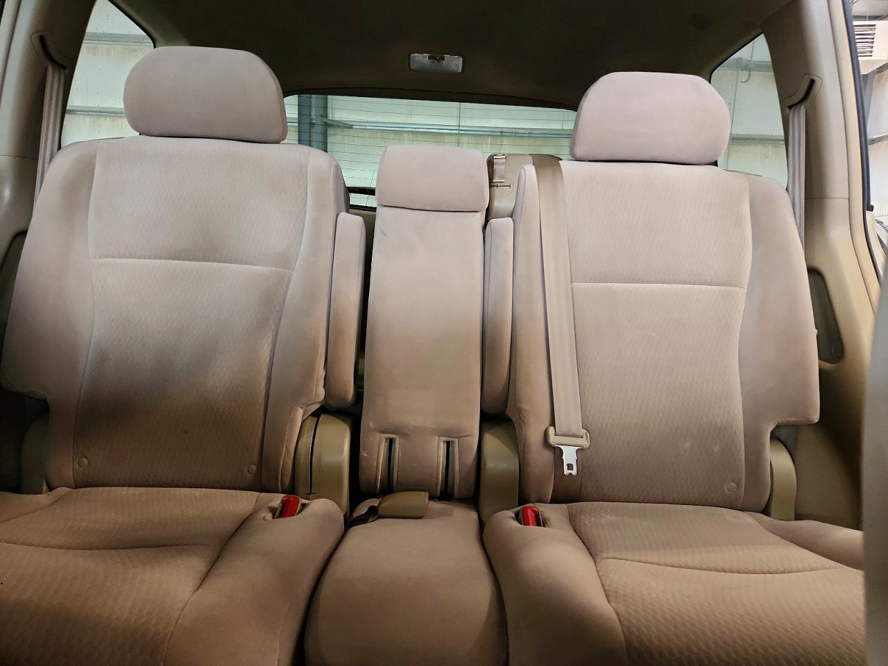 2008 Toyota Highlander Base Tan vin: JTEES41AX82039415