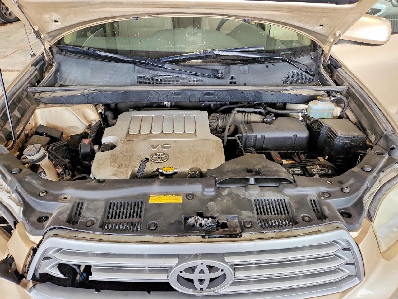 2008 Toyota Highlander Base Tan vin: JTEES41AX82039415