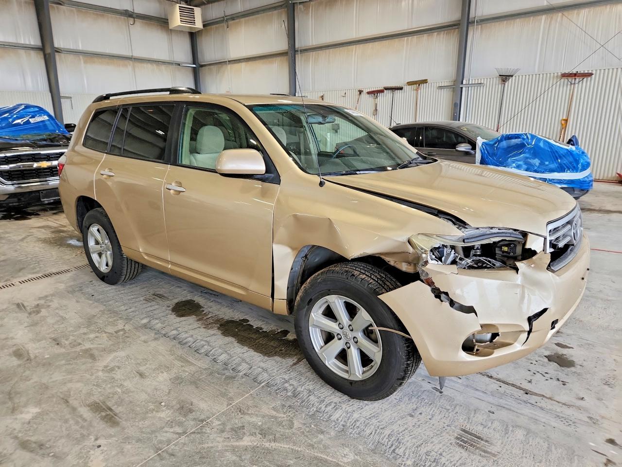 2008 Toyota Highlander Base Tan vin: JTEES41AX82039415