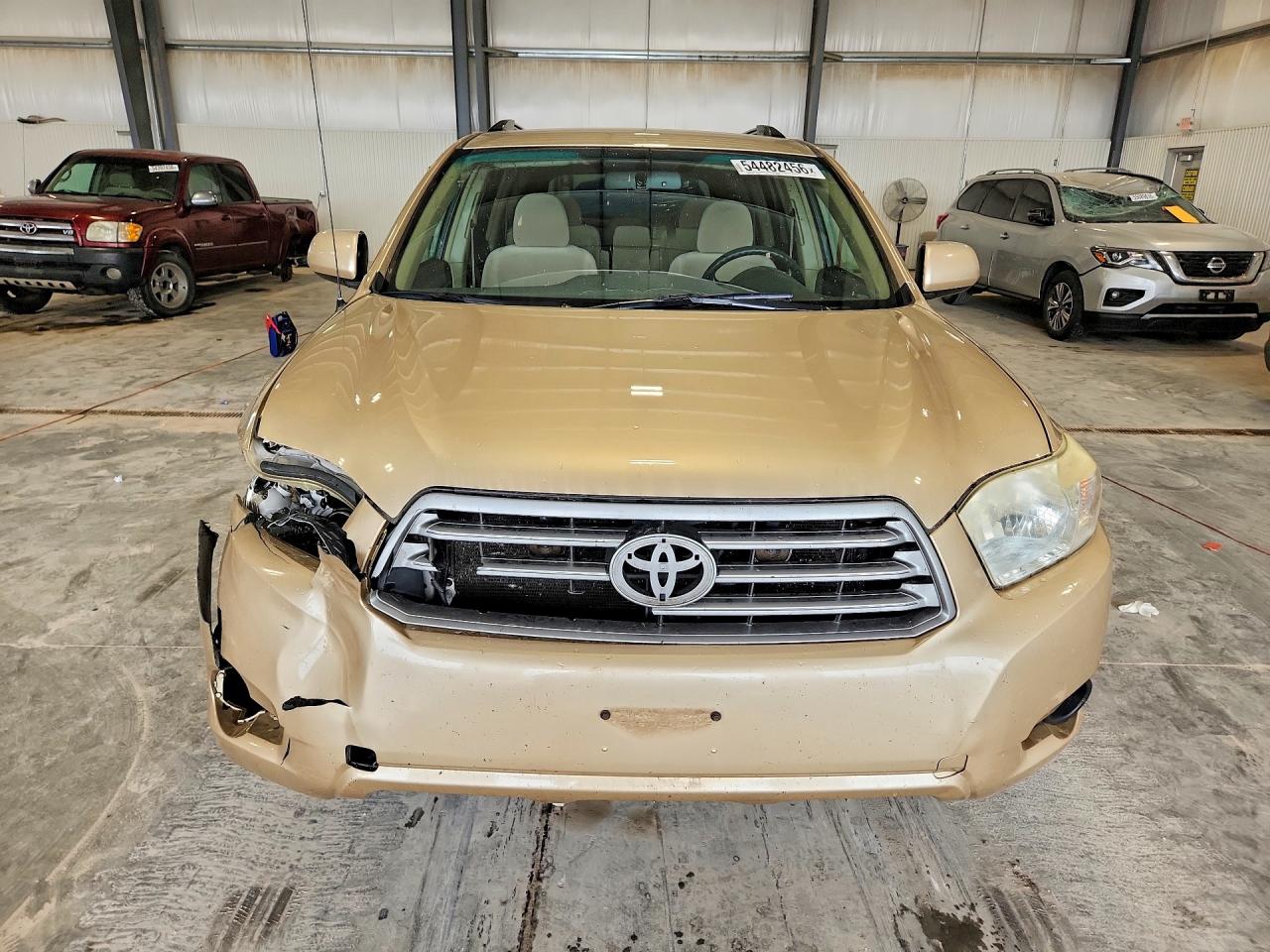 2008 Toyota Highlander Base Tan vin: JTEES41AX82039415