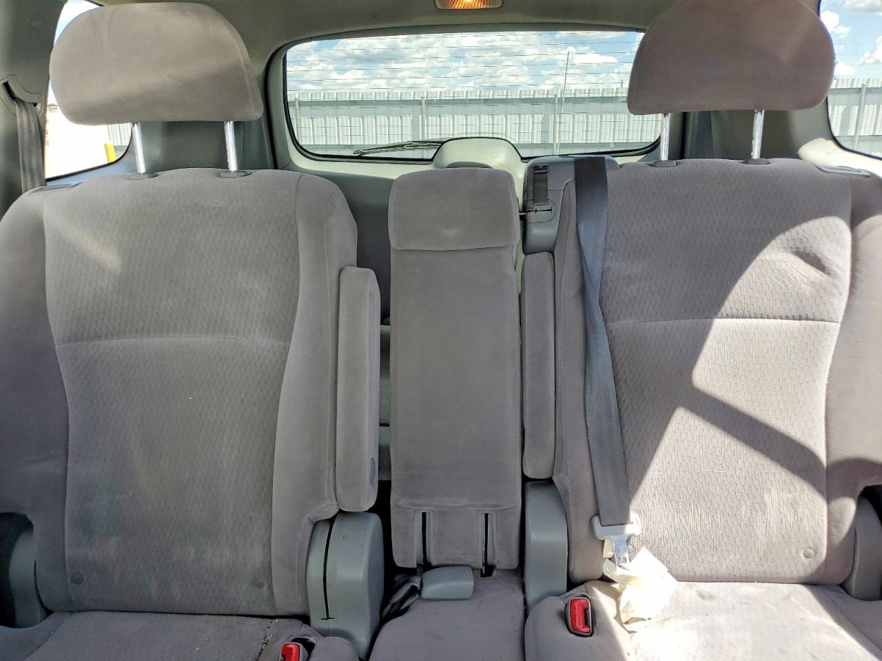 2009 Toyota Highlander Base Silver vin: JTEES41AX92114826