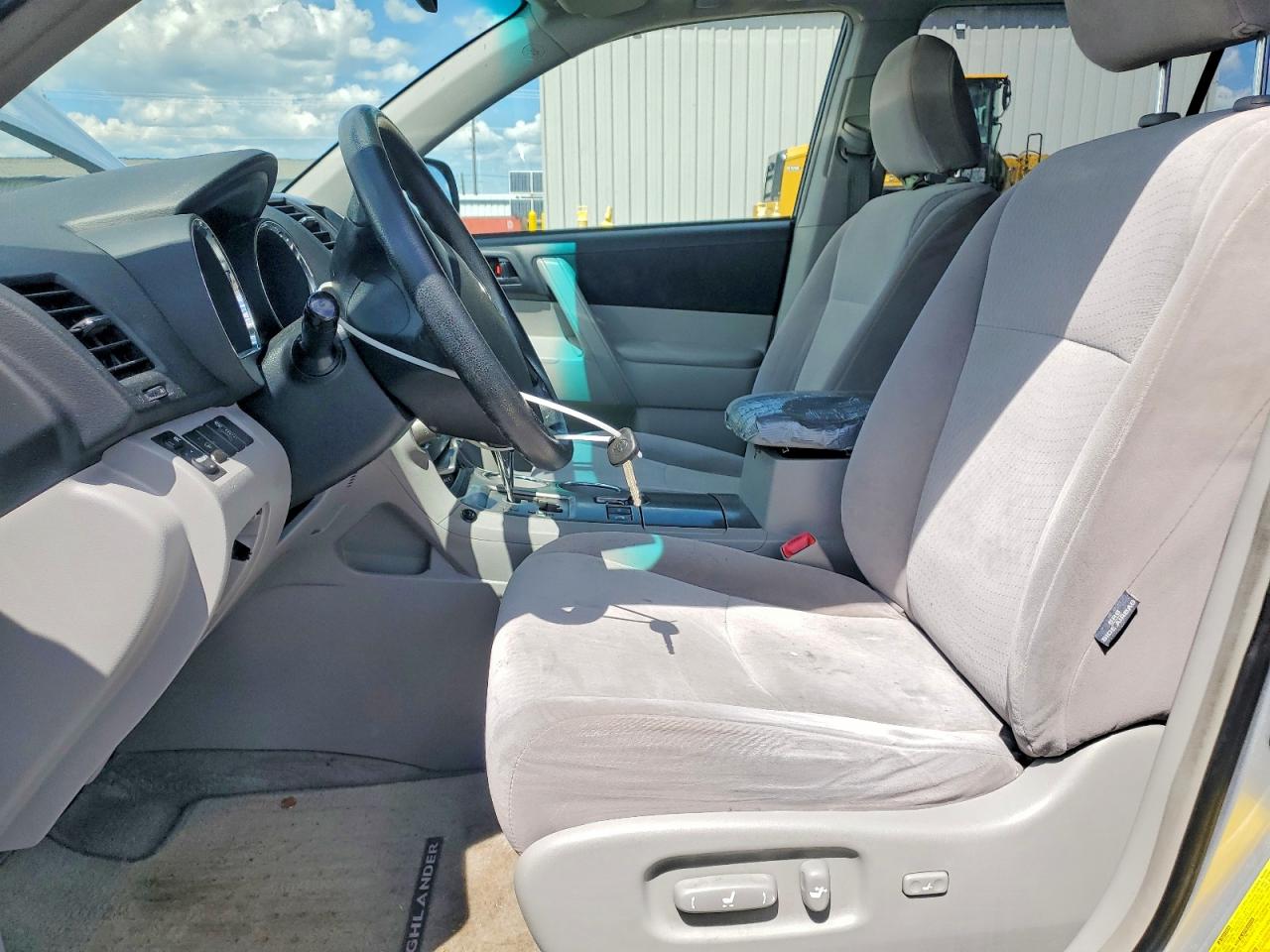 2009 Toyota Highlander Base Silver vin: JTEES41AX92114826