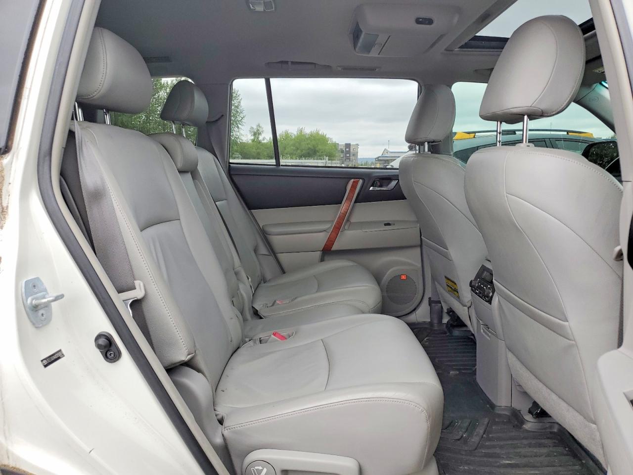 2008 Toyota Highlander Limited White vin: JTEES42A082050874