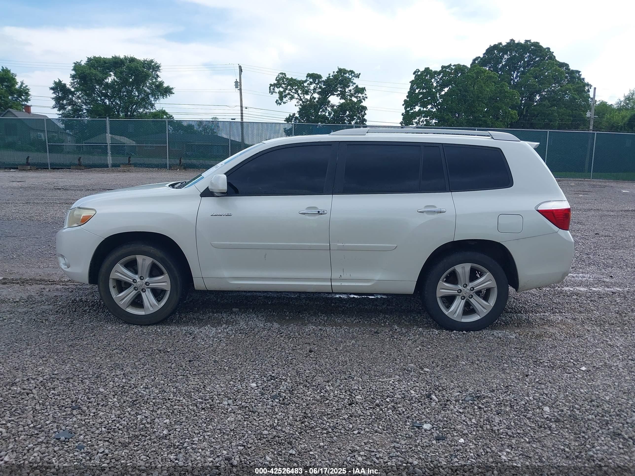2008 Toyota Highlander Limited White vin: JTEES42A082078660