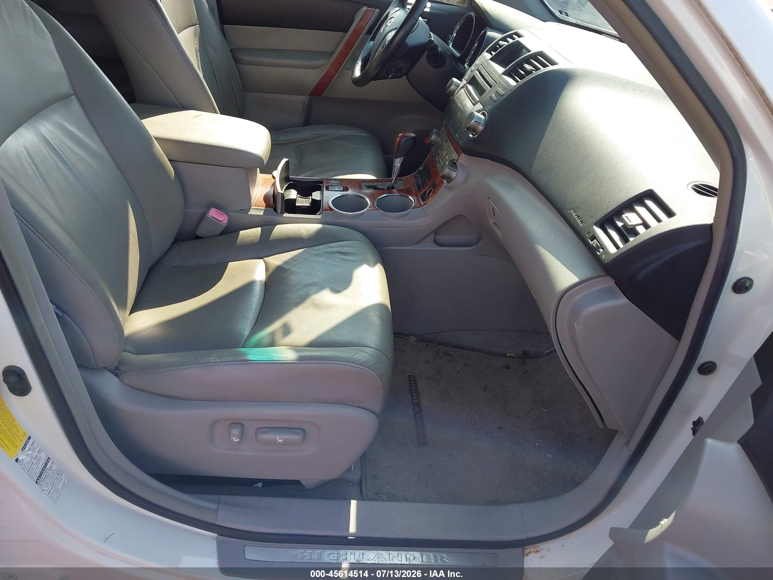 2008 Toyota Highlander Limited White vin: JTEES42A082091246
