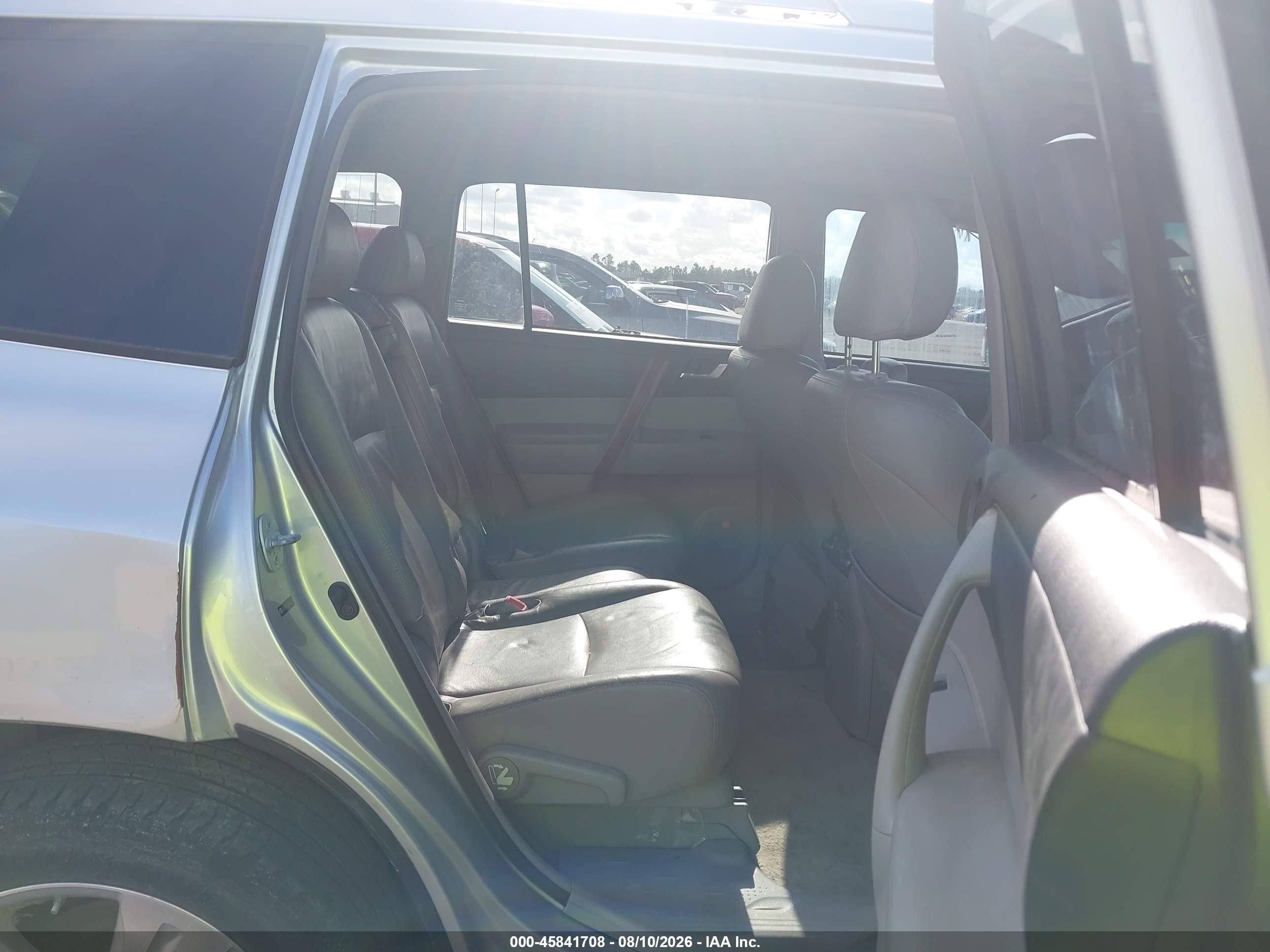 2008 Toyota Highlander Limited Silver vin: JTEES42A082103153