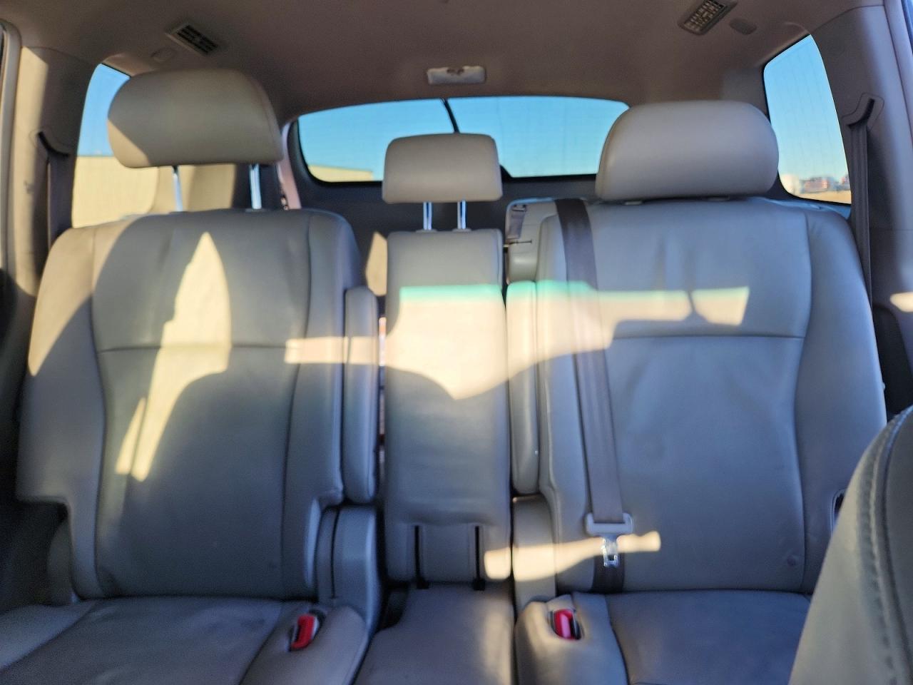 2008 Toyota Highlander Limited Silver vin: JTEES42A182075606