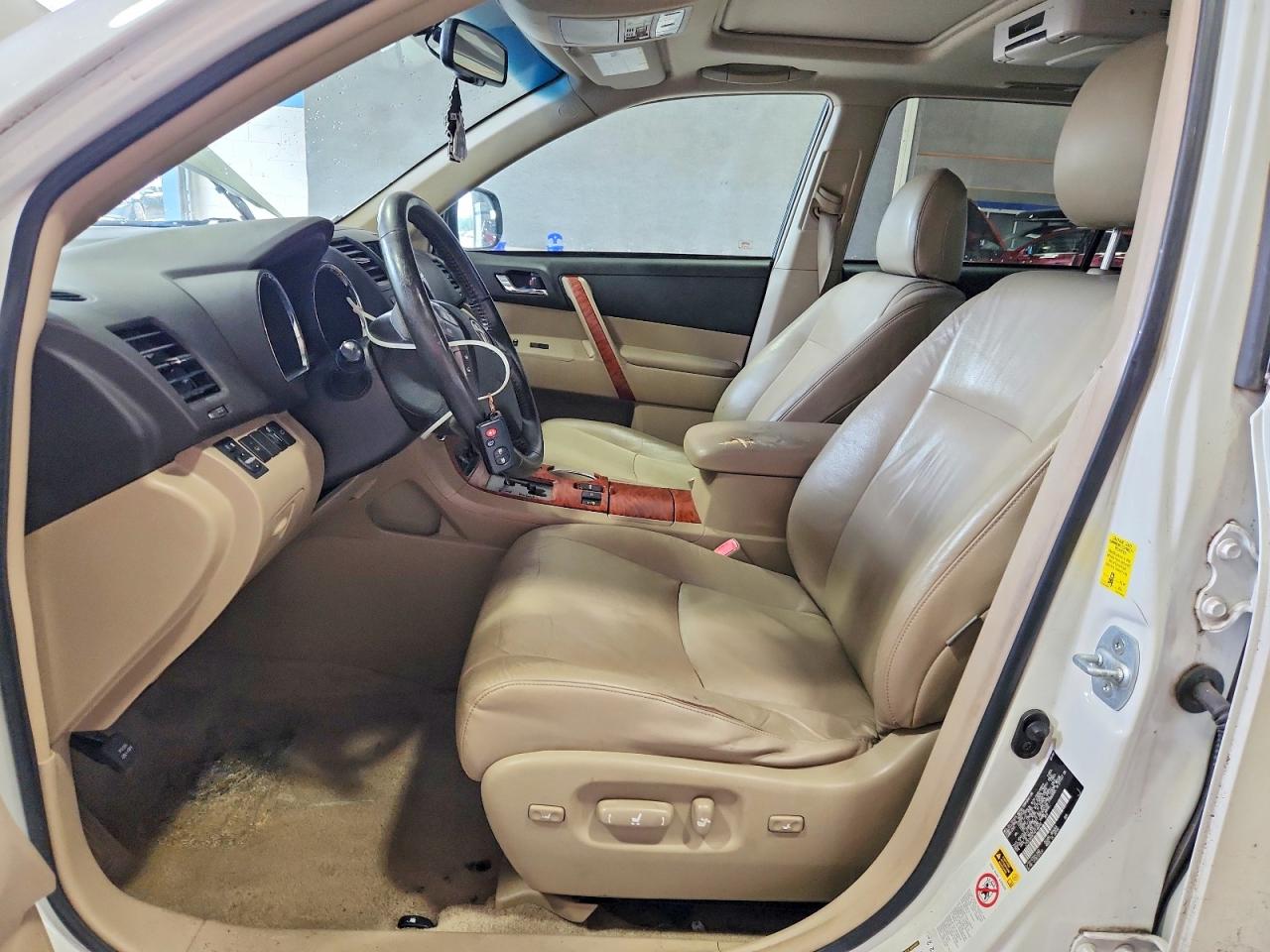 2009 Toyota Highlander Limited White vin: JTEES42A192146093
