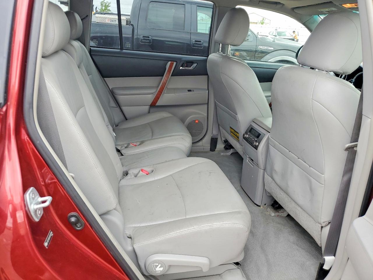 2008 Toyota Highlander Limited Red vin: JTEES42A282001966