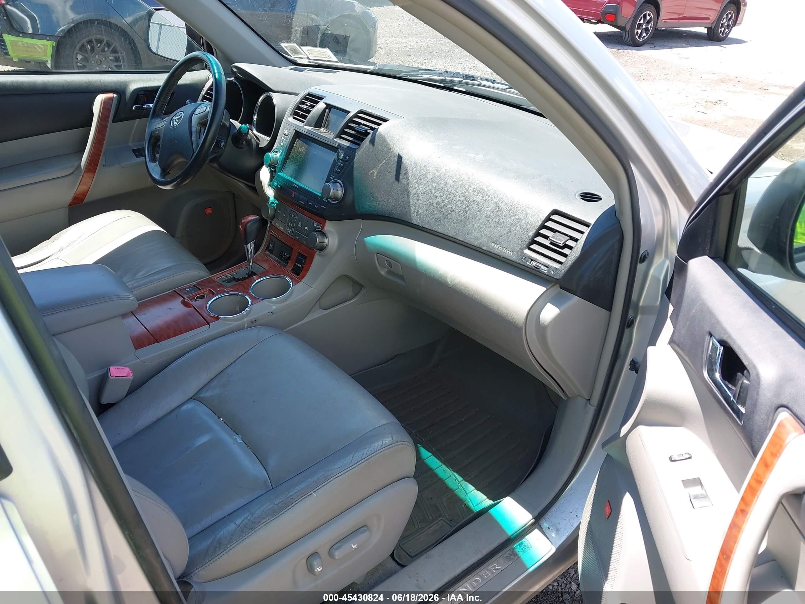 2008 Toyota Highlander Limited Silver vin: JTEES42A282071905