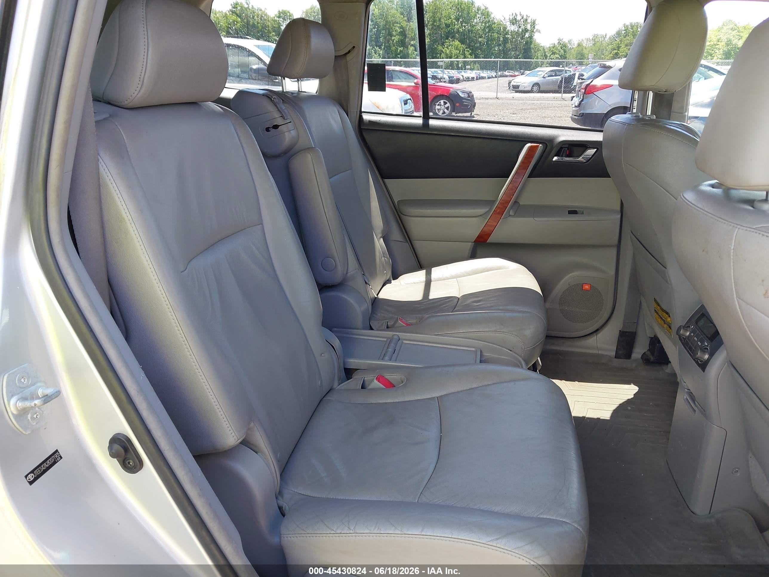 2008 Toyota Highlander Limited Silver vin: JTEES42A282071905
