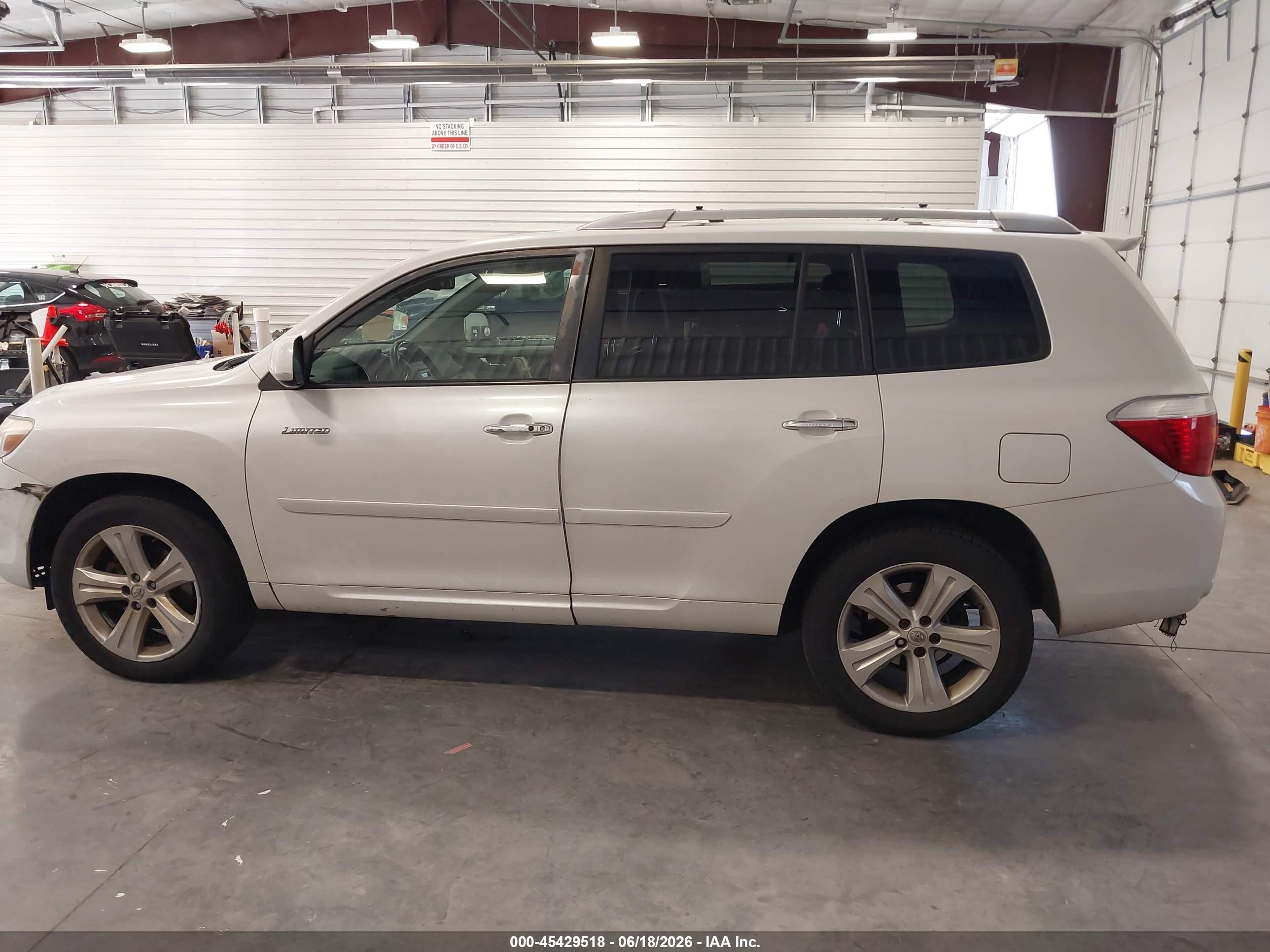 2008 Toyota Highlander Limited White vin: JTEES42A282095119