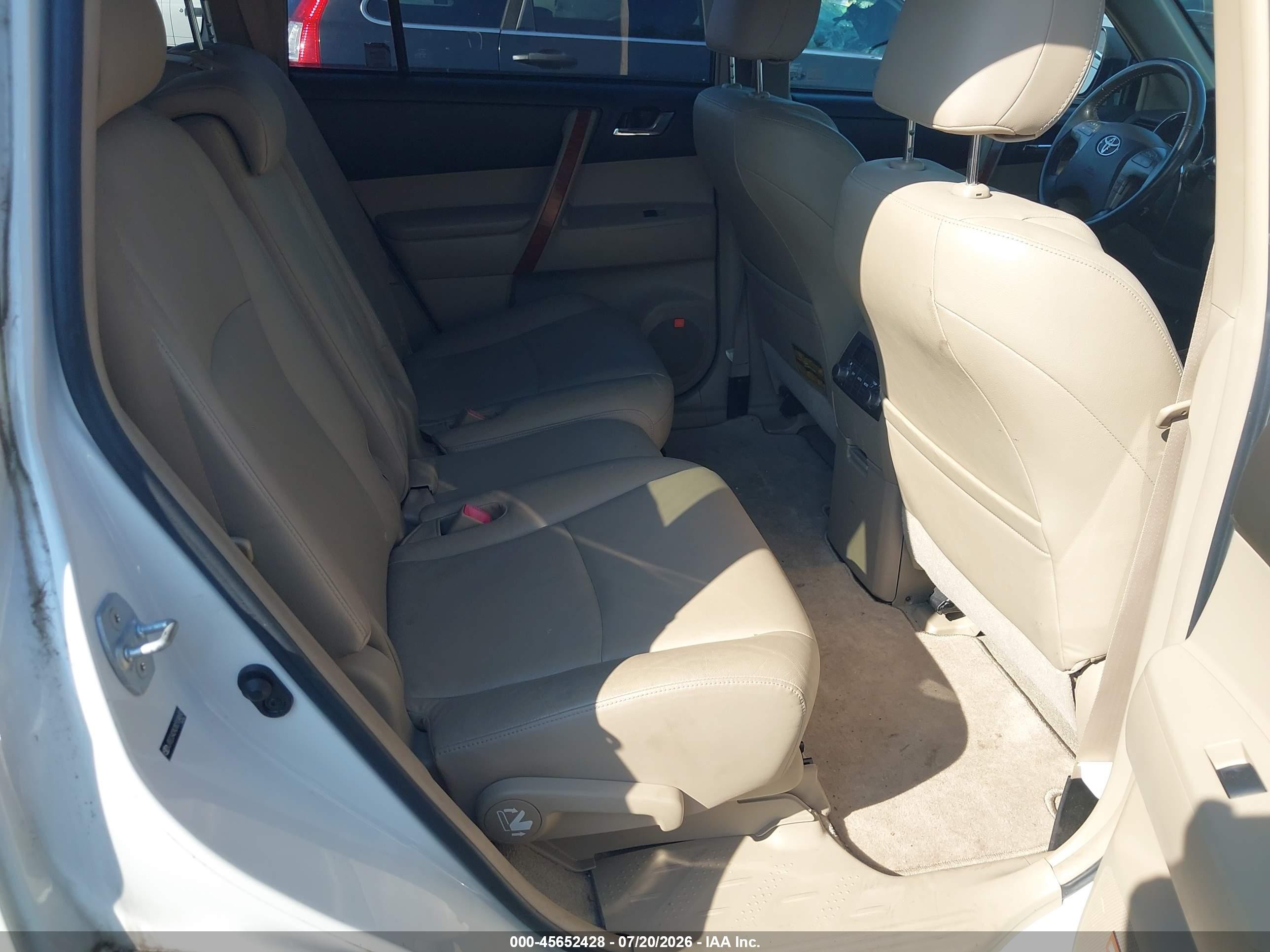 2008 Toyota Highlander Limited White vin: JTEES42A282104692