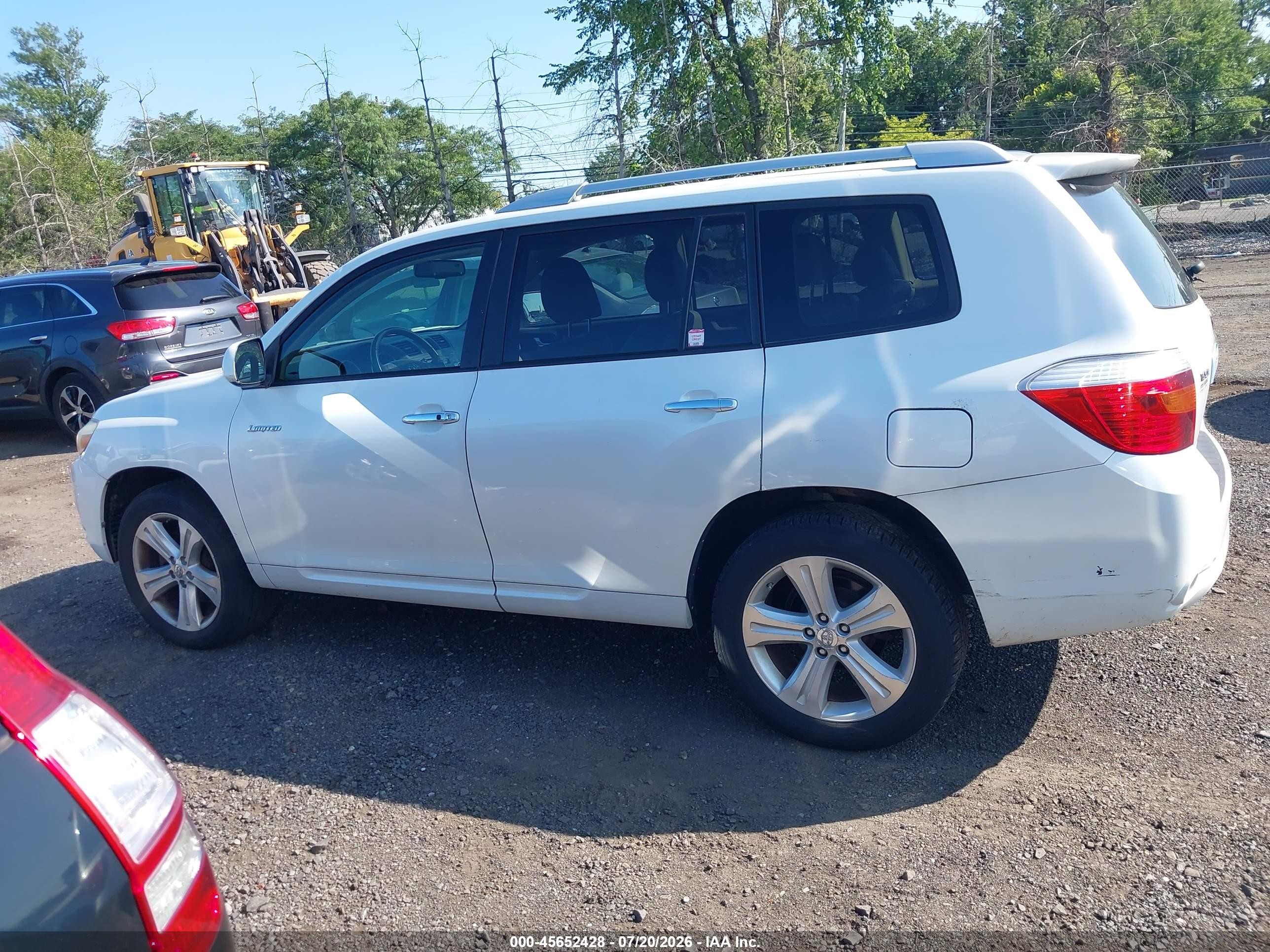 2008 Toyota Highlander Limited White vin: JTEES42A282104692