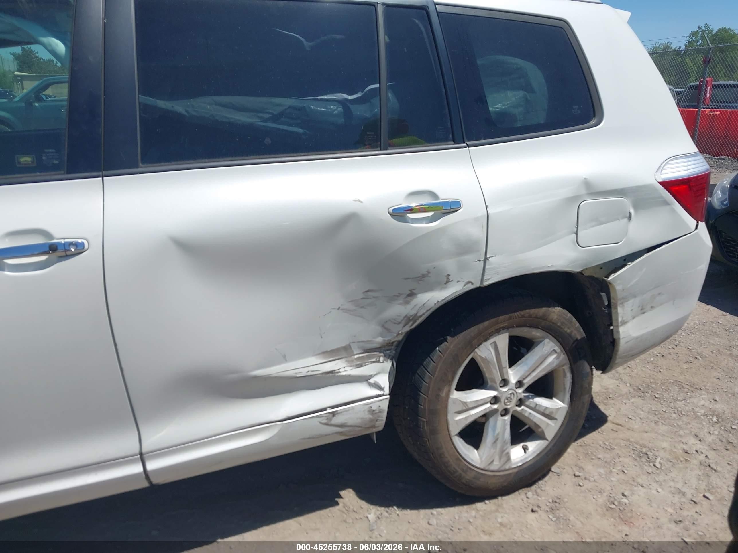 2009 Toyota Highlander Limited White vin: JTEES42A292116794