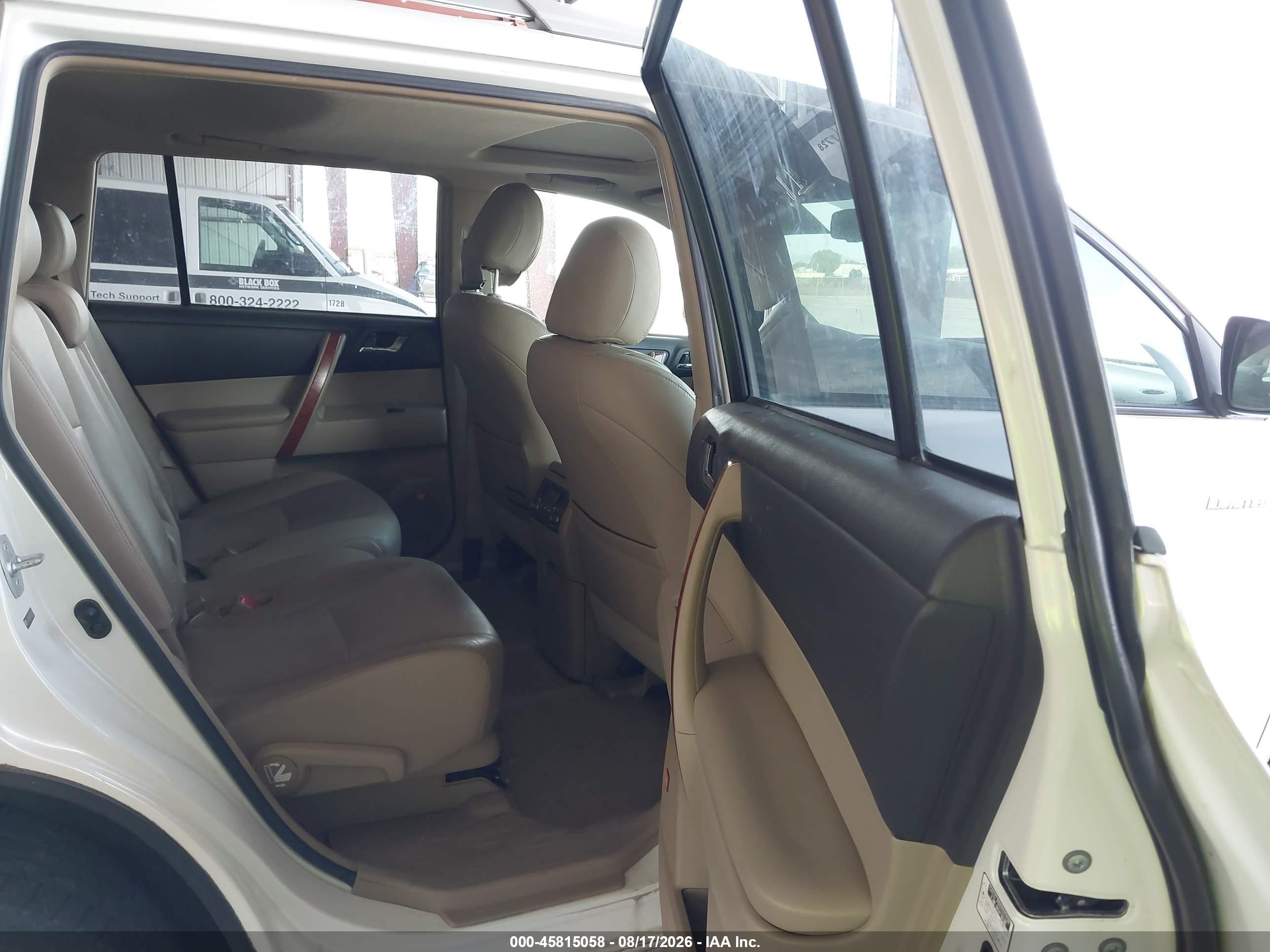 2008 Toyota Highlander Limited White vin: JTEES42A382001250