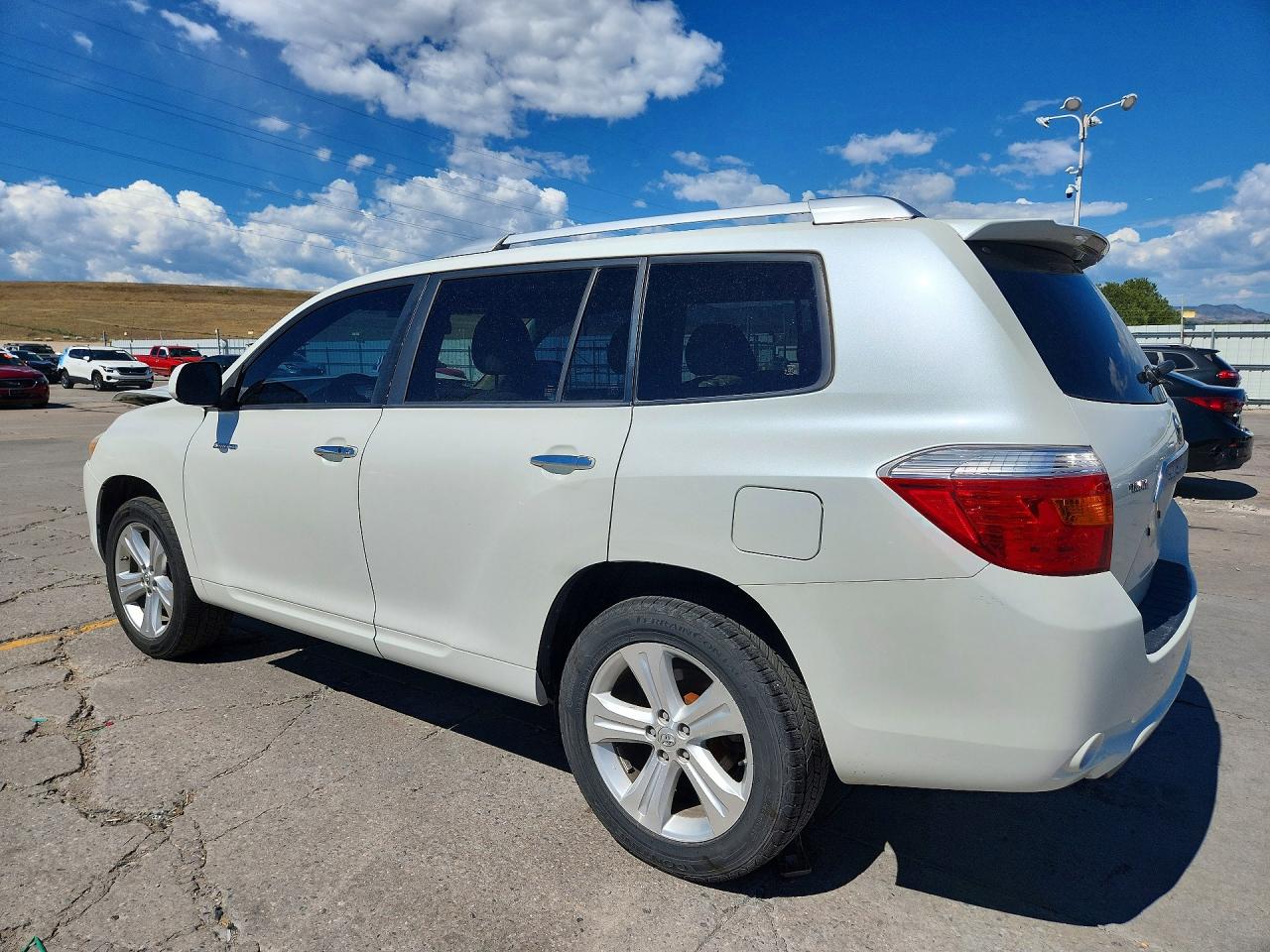 2008 Toyota Highlander Limited White vin: JTEES42A382104684