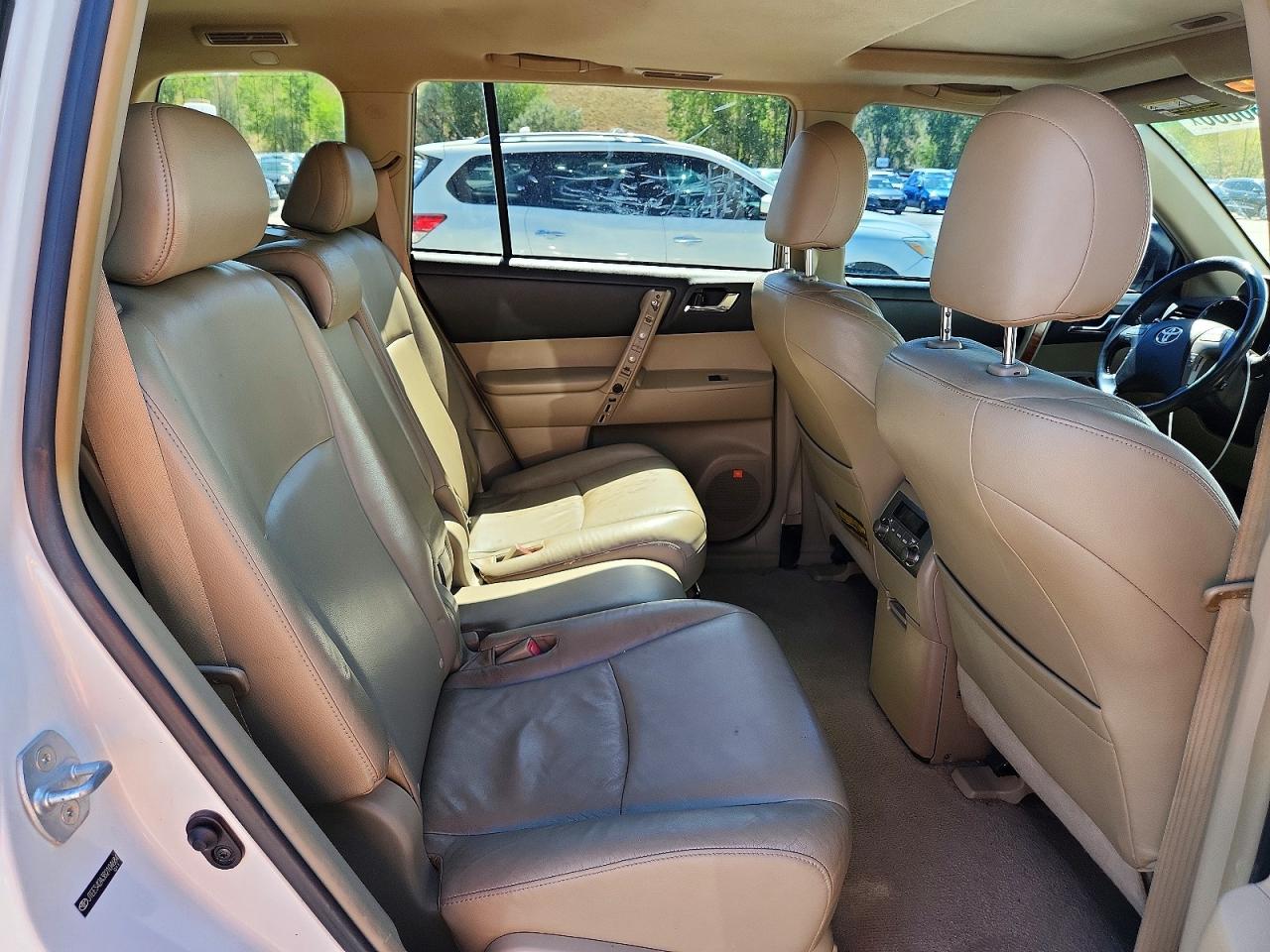 2008 Toyota Highlander Limited White vin: JTEES42A382104684