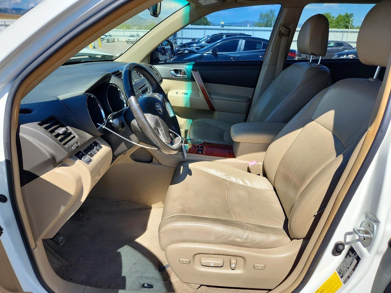 2008 Toyota Highlander Limited White vin: JTEES42A382104684