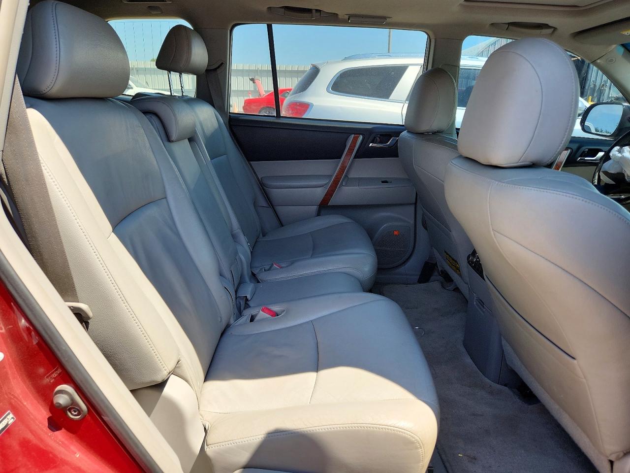 2008 Toyota Highlander Limited Red vin: JTEES42A482091394