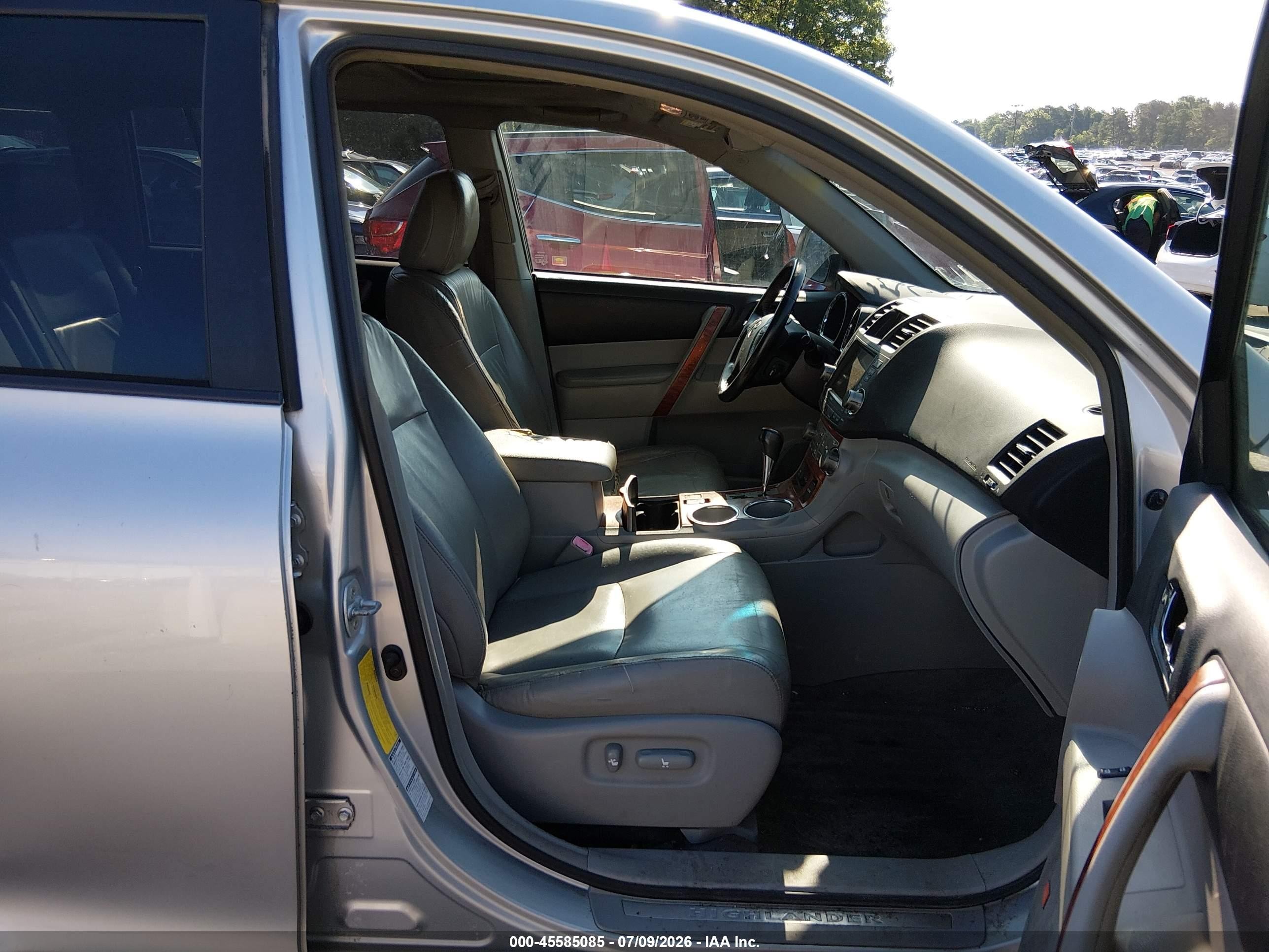 2008 Toyota Highlander Limited Silver vin: JTEES42A682070613