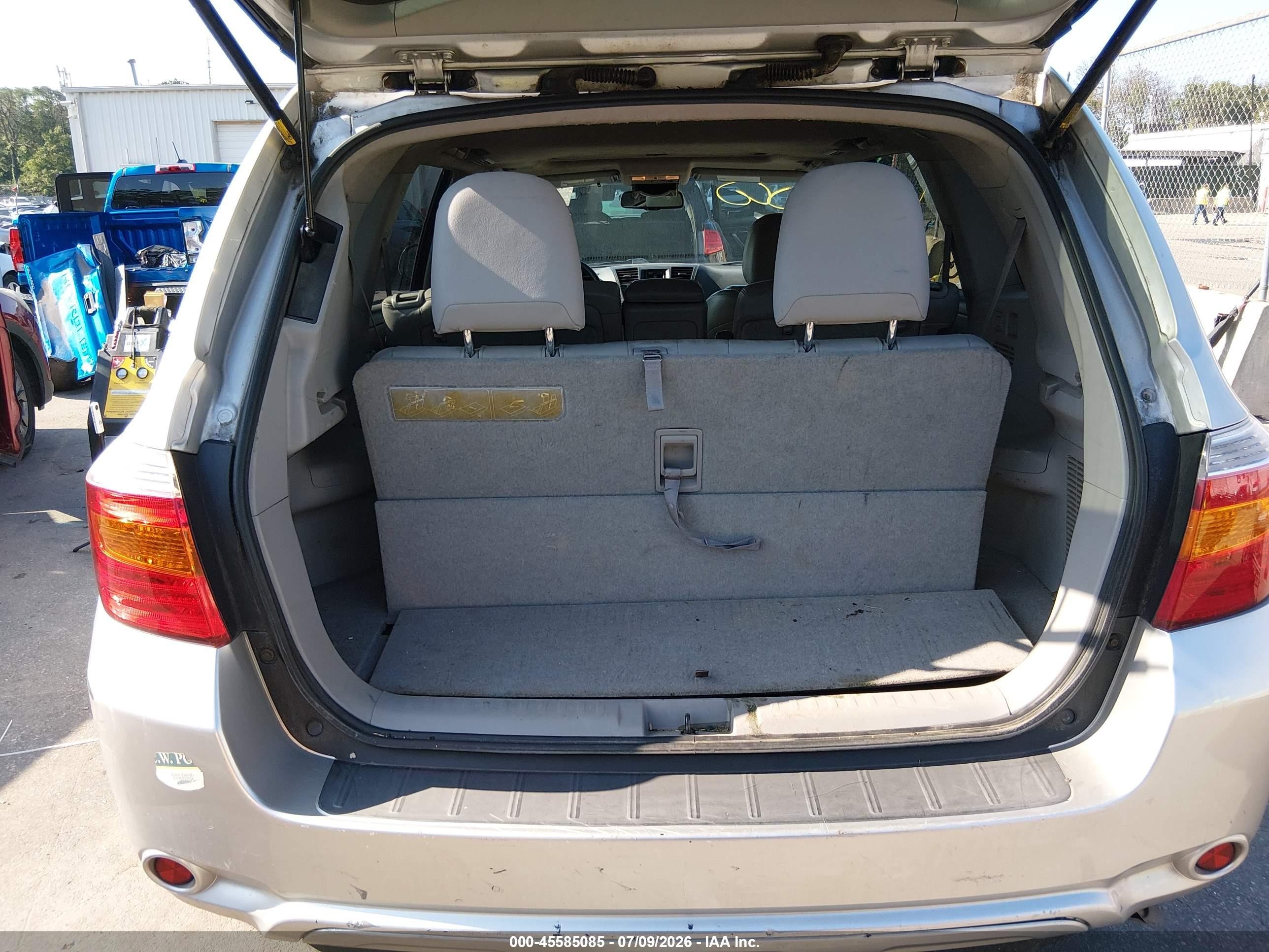 2008 Toyota Highlander Limited Silver vin: JTEES42A682070613