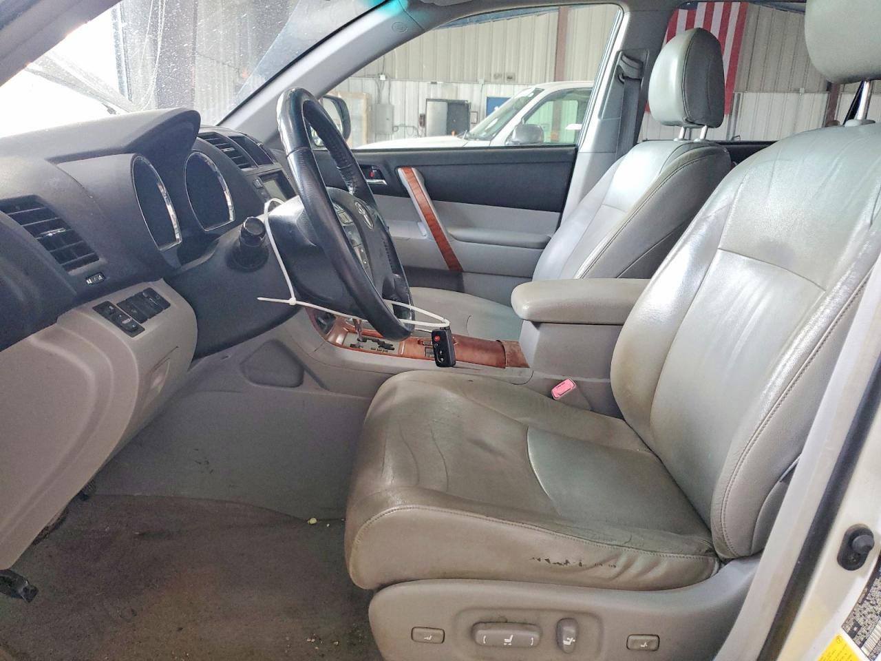 2009 Toyota Highlander Limited White vin: JTEES42A692126972