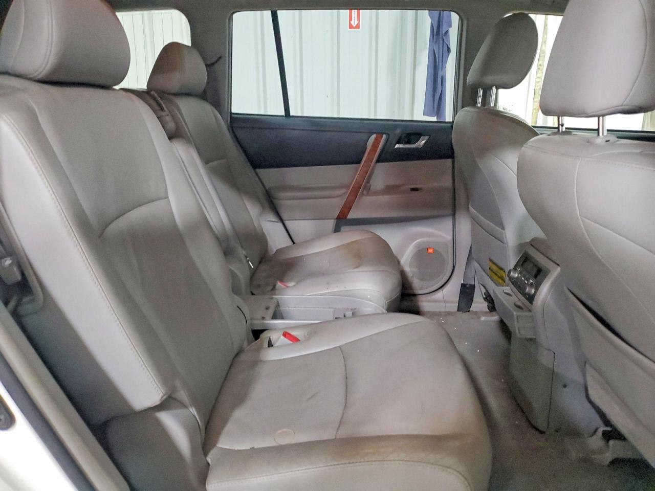 2009 Toyota Highlander Limited White vin: JTEES42A692126972
