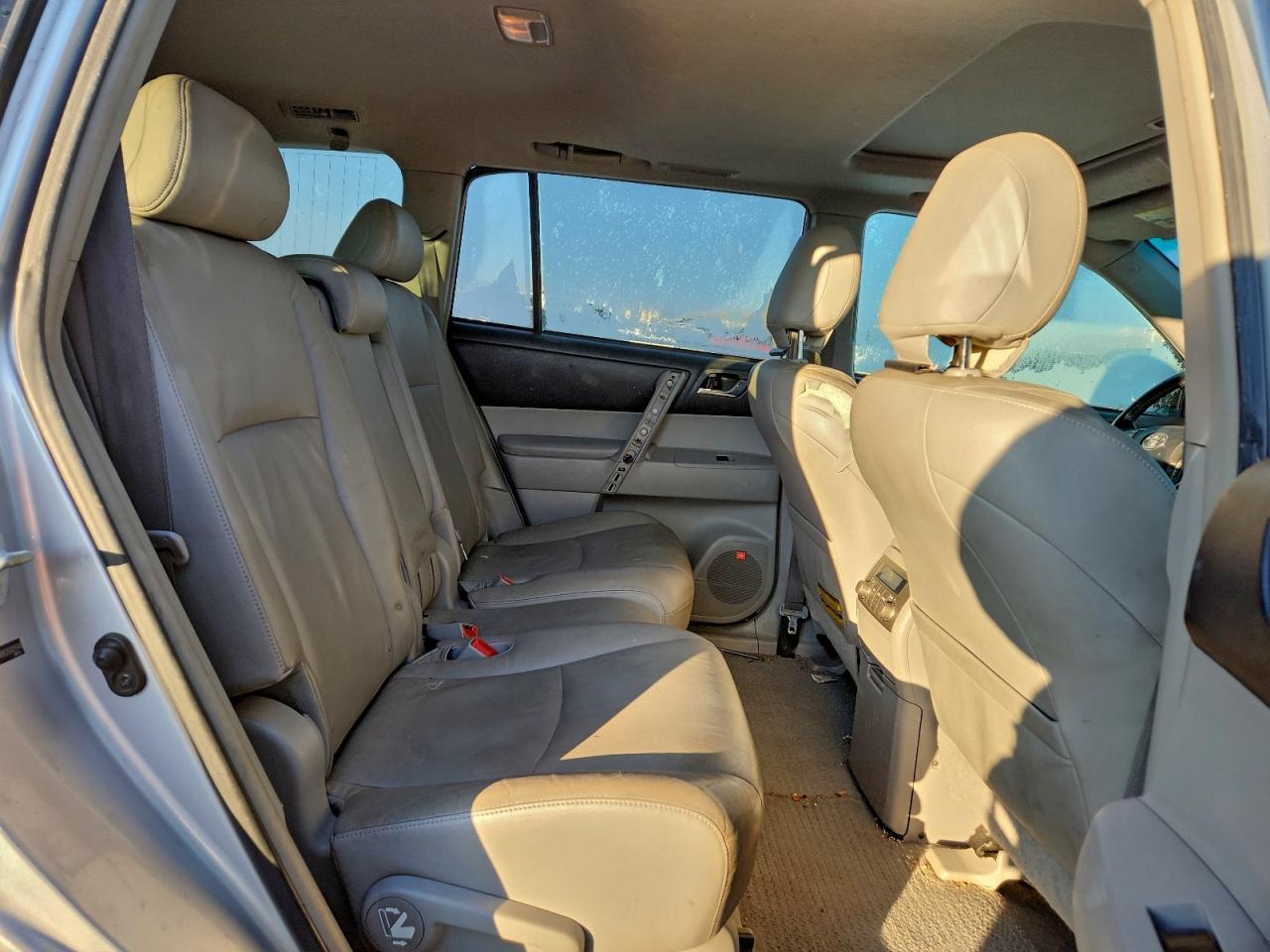2008 Toyota Highlander Limited Серебряный vin: JTEES42A882000594