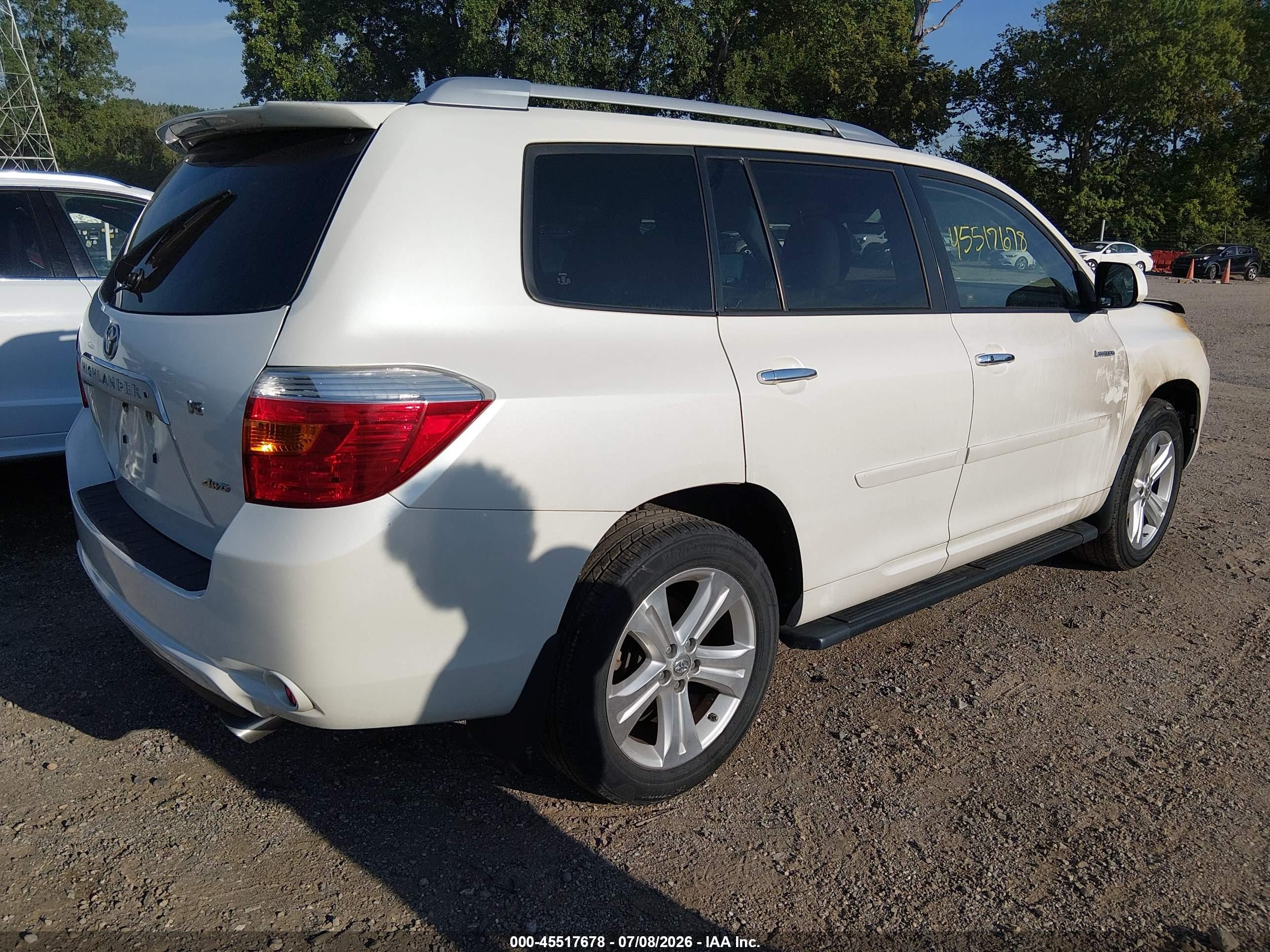 2008 Toyota Highlander Limited White vin: JTEES42A882082004