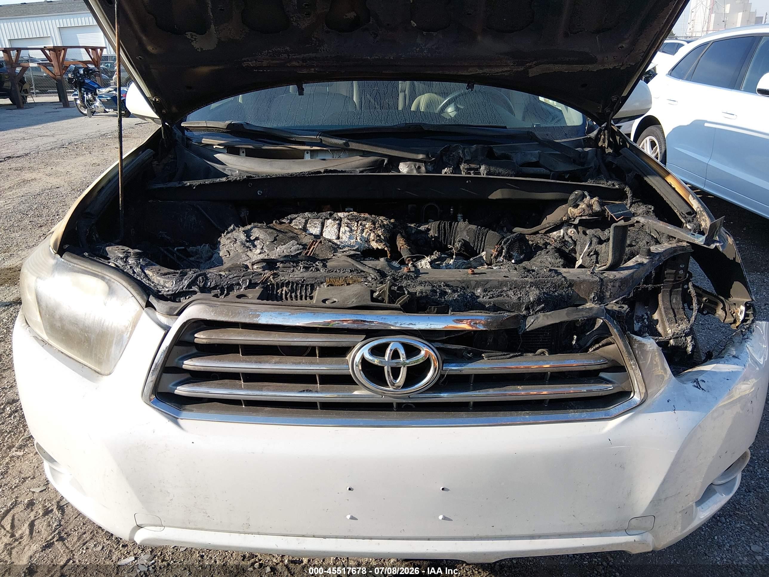 2008 Toyota Highlander Limited White vin: JTEES42A882082004