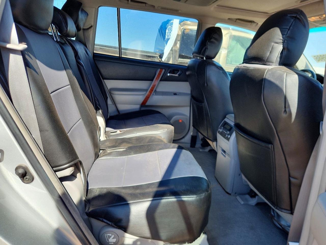 2009 Toyota Highlander Limited Silver vin: JTEES42A892129985