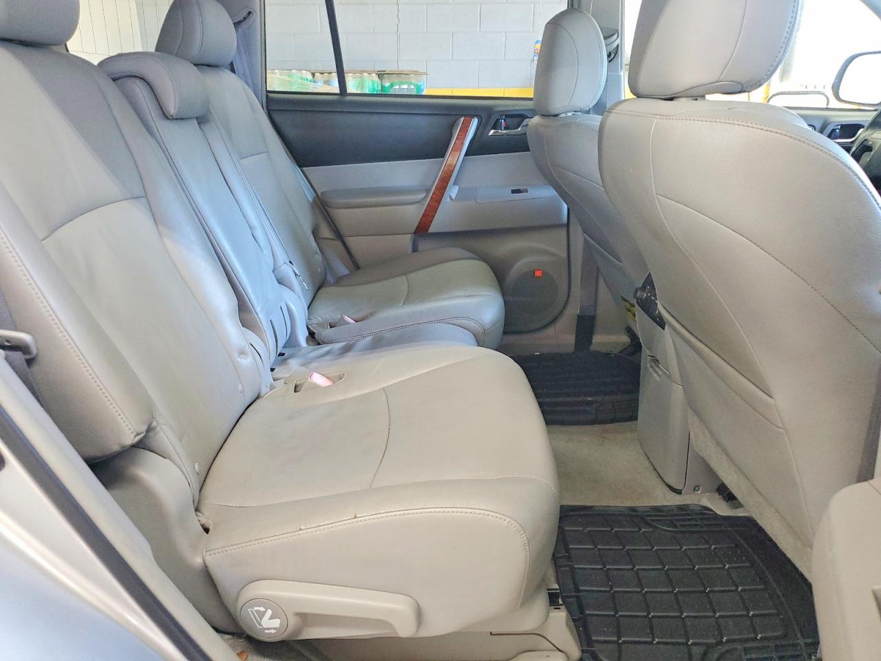 2008 Toyota Highlander Limited Silver vin: JTEES42AX82034679
