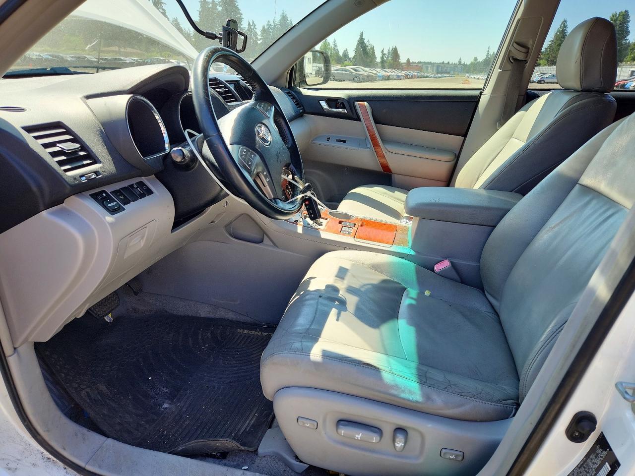 2008 Toyota Highlander Limited White vin: JTEES42AX82053247