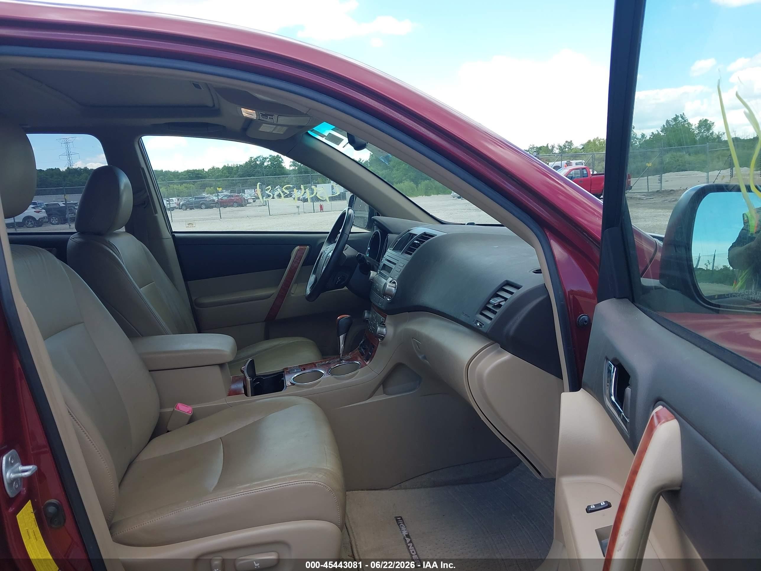 2008 Toyota Highlander Limited Red vin: JTEES42AX82079864
