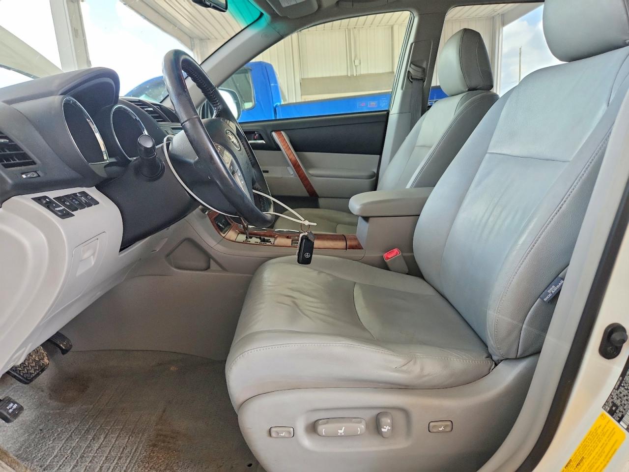 2008 Toyota Highlander Limited White vin: JTEES42AX82102365