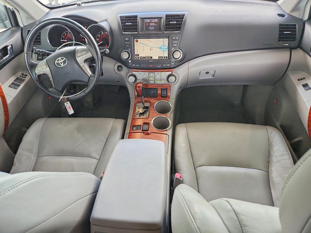 2008 Toyota Highlander Limited White vin: JTEES42AX82102365