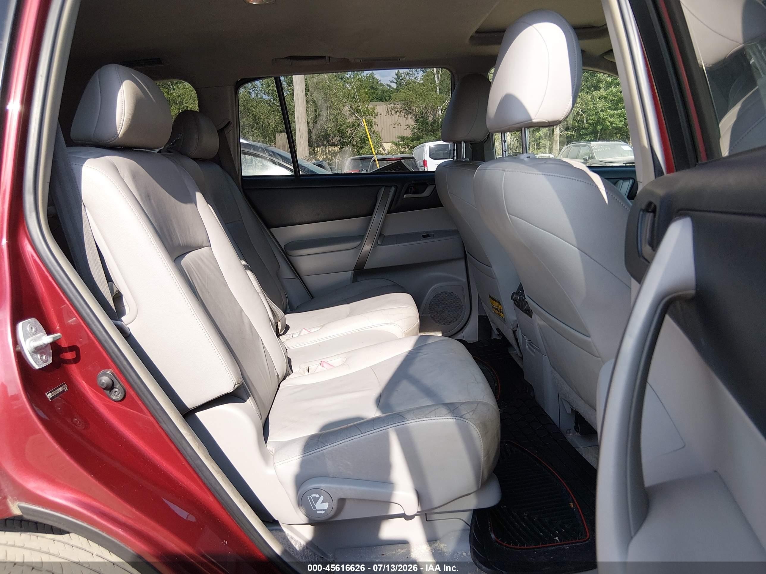 2008 Toyota Highlander Sport Red vin: JTEES43A382012733