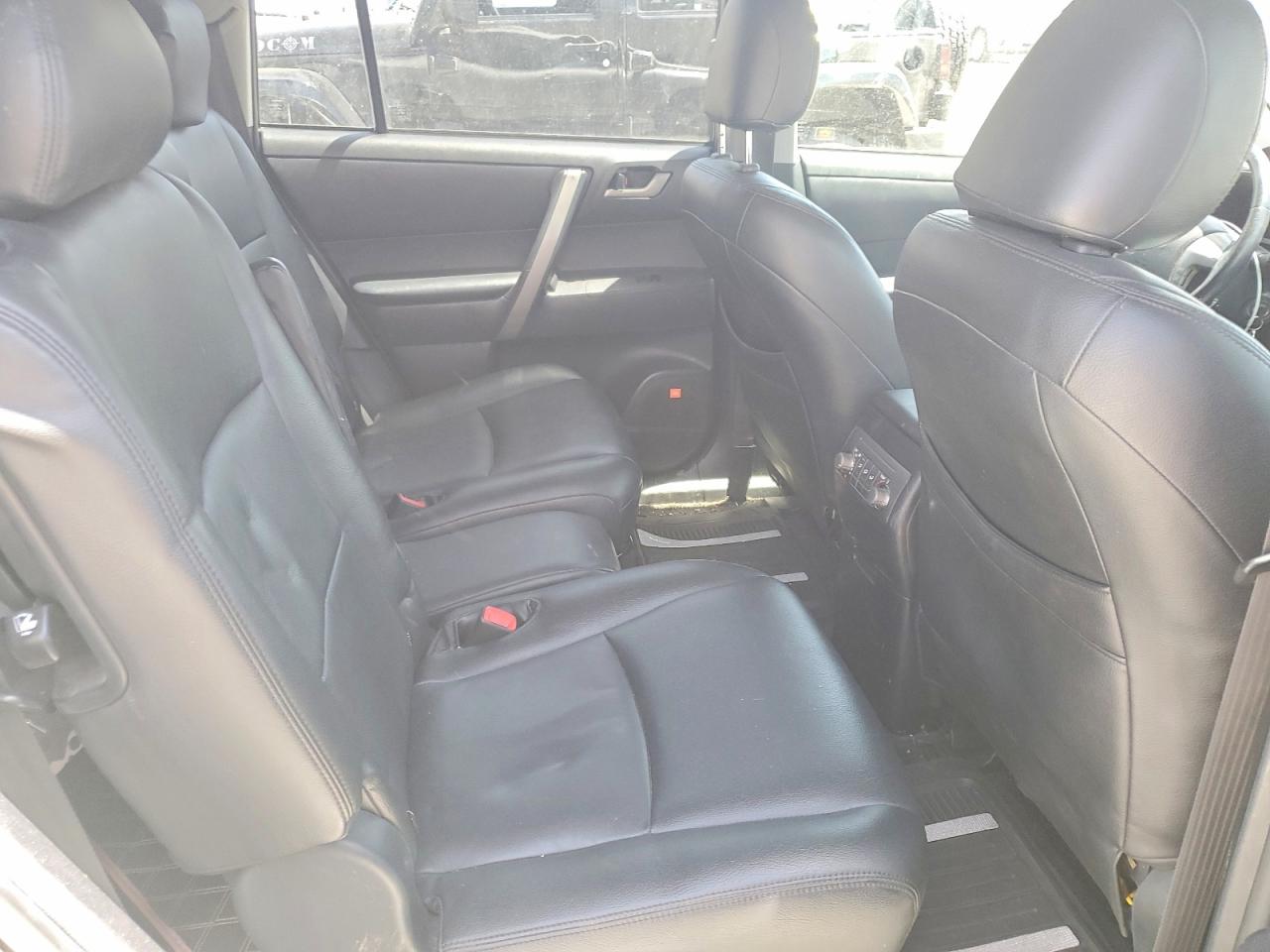 2008 Toyota Highlander Sport White vin: JTEES43A382021903