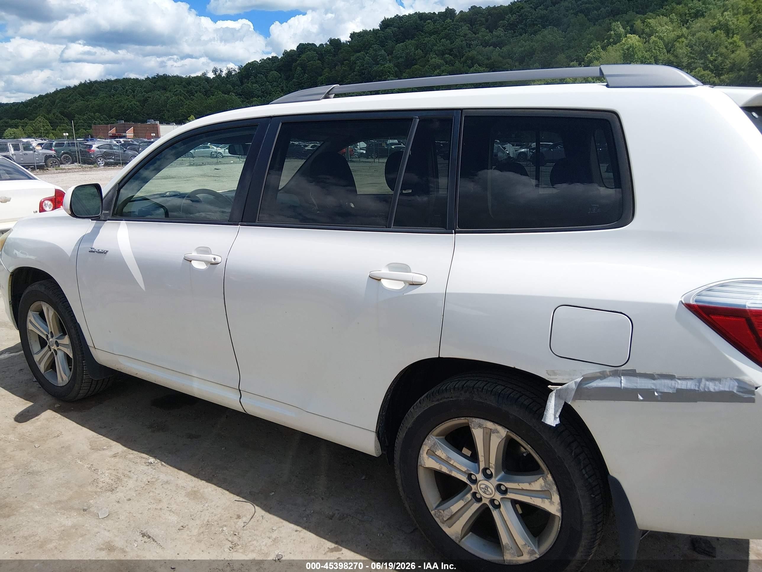 2008 Toyota Highlander Sport White vin: JTEES43A782015487
