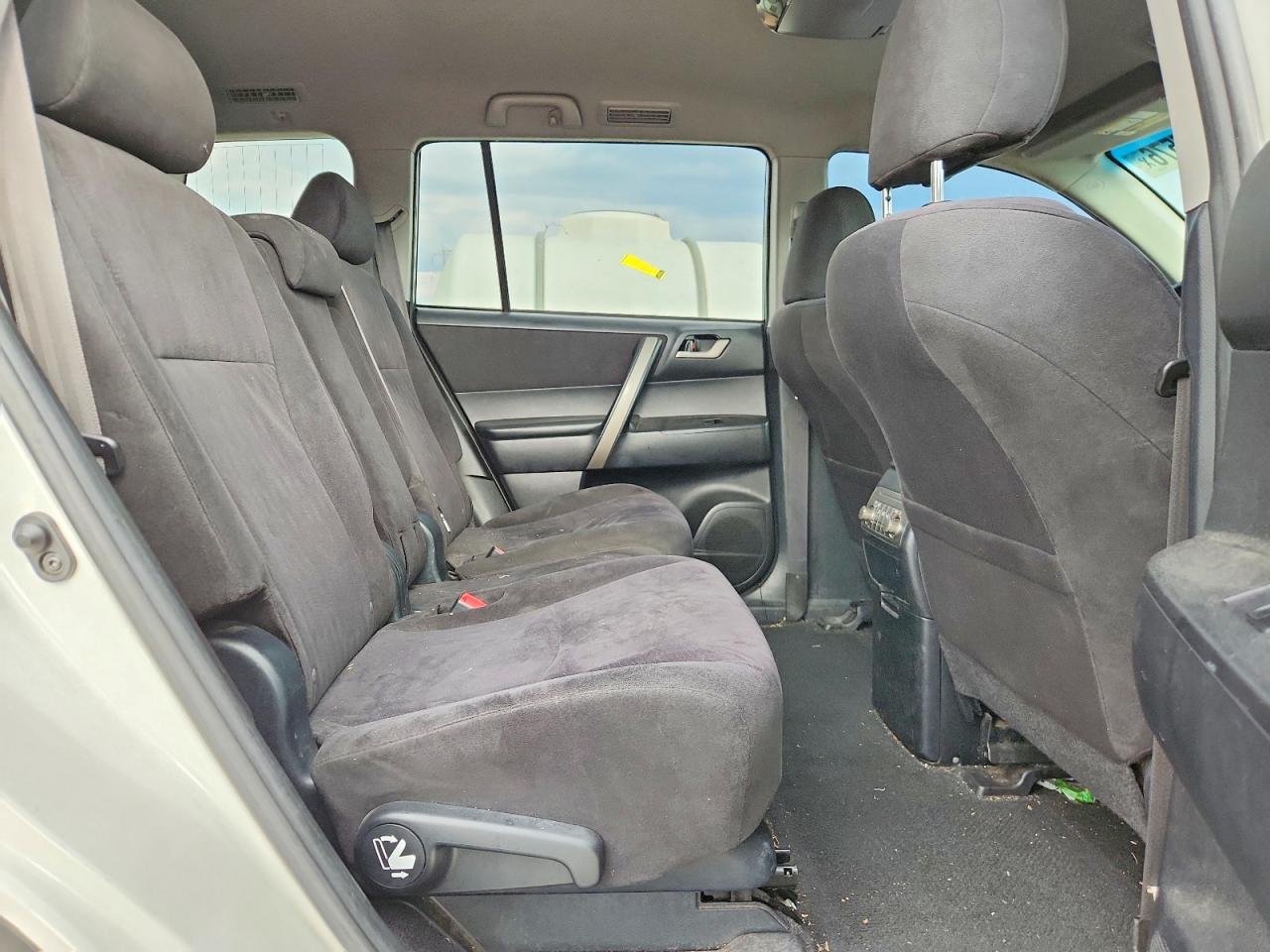 2008 Toyota Highlander Sport White vin: JTEES43A882041936
