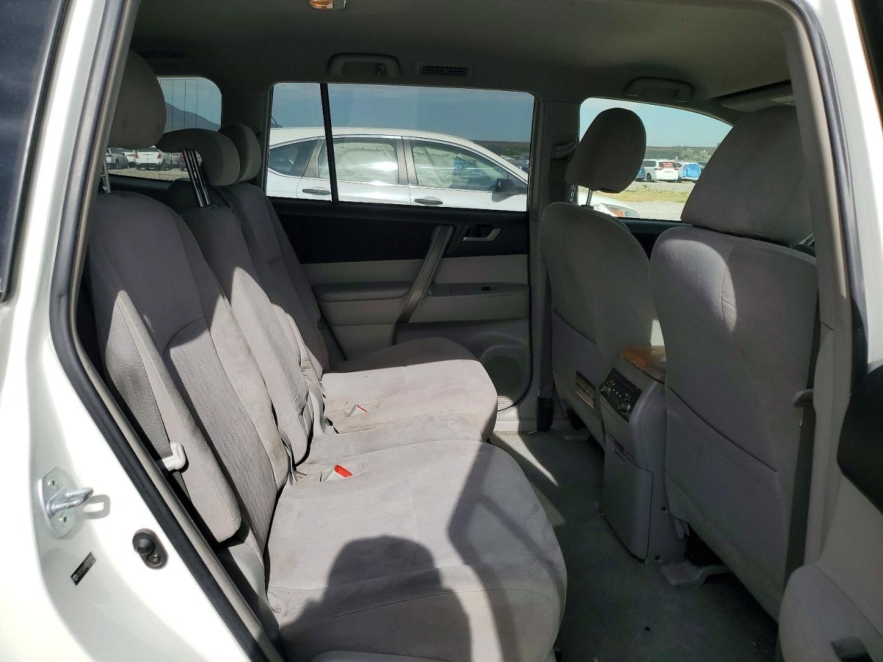 2008 Toyota Highlander Sport White vin: JTEES43A882074192